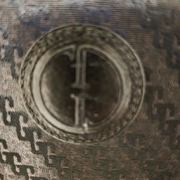 Gucci Black Textured Crossbody Bag with Gold Details - Picture 5 of 12